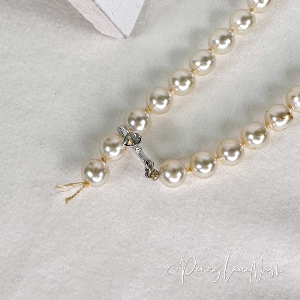 Vintage Off White Pearl Graduated Necklace - Picture 8 of 10